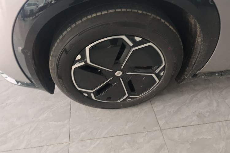 Used  YU7 2025 Ultra-Long Range High-Performance All-Wheel-Drive Max Edition