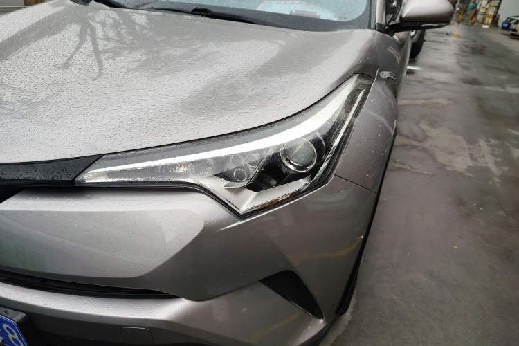 Used Toyota IZOA 2018 2.0L Yichi Version China VI Standard
