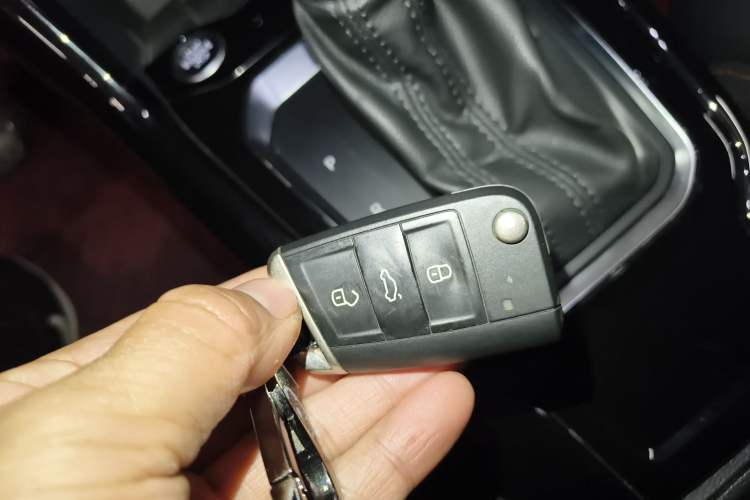 Used Volkswagen T-ROC 2021 280TSI DSG Two-Wheel Drive Comfort Connect Edition
