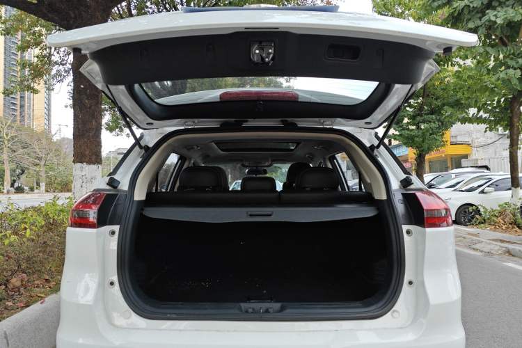 Used Geely Auto Emgrand X7 Sport 2018 1.8TD Automatic Two-Wheel Drive Smart Connect 4G Internet Edition
