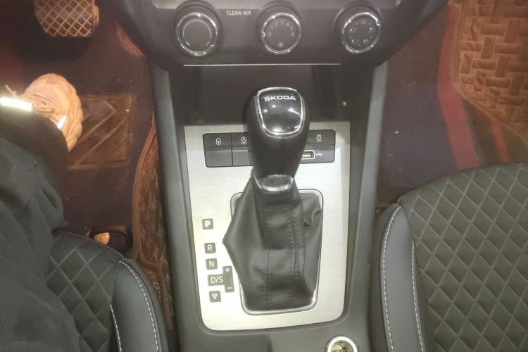 Used Skoda Octavia 2019 1.5L Automatic Smart Drive Luxury Edition China VI Standard