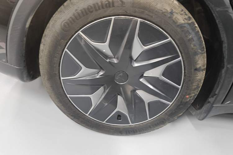 Used Tesla Model Y 2025 Updated Version Long-Range All-Wheel Drive