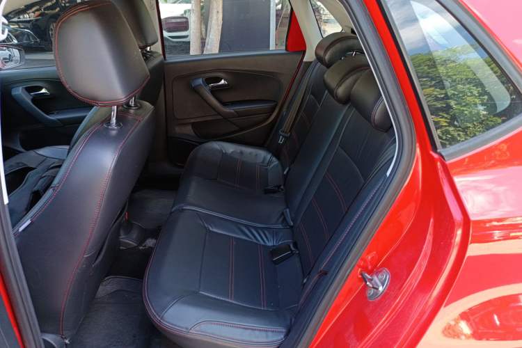 Used Volkswagen Polo 2016 1.6L Automatic Comfort Model
