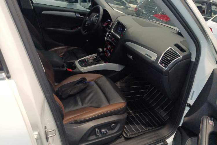 Used Audi Q5 2017 Plus 40 TFSI Technology Model
