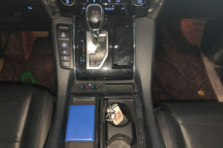 Used Toyota Vellfire 2019 Dual-Engine 2.5L HV Luxury Edition
