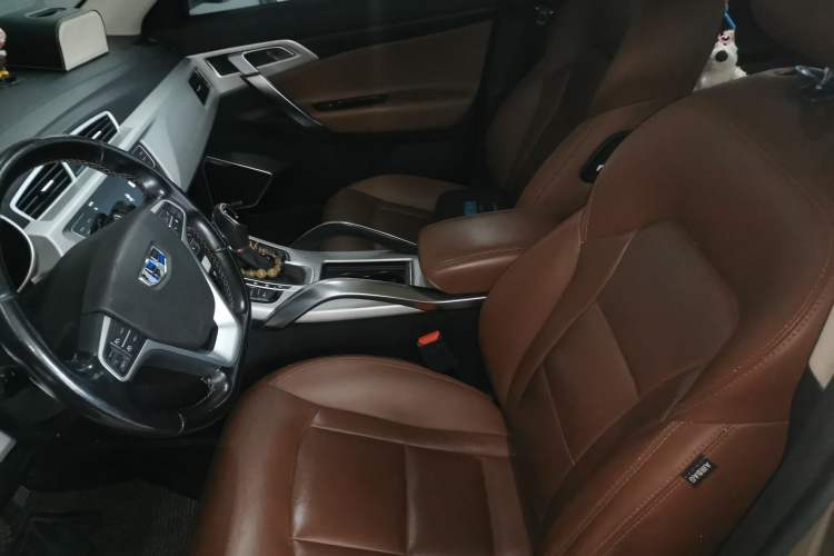 Used Geely Auto Emgrand X7 Sport 2018 1.8TD Automatic Two-Wheel Drive ZhiZun Model with 4G Connectivity