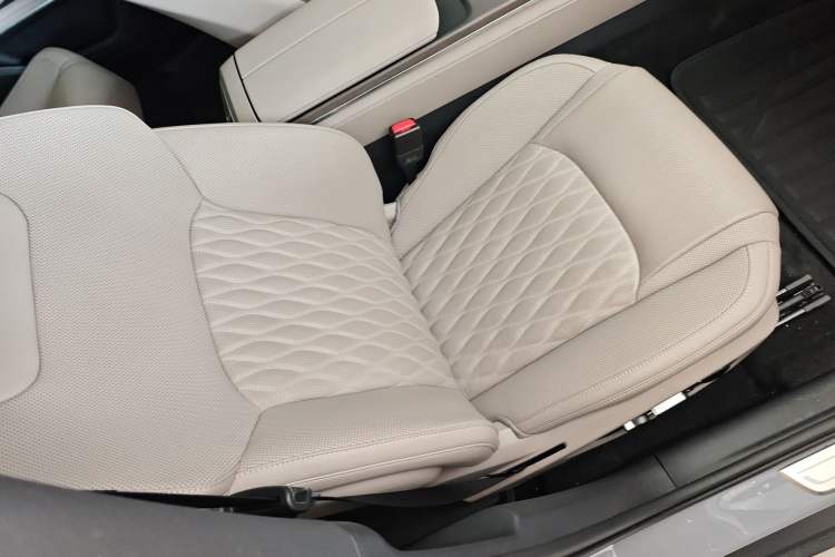 Used BYD Han 2025 EV with 701 km of Laser Radar-Enabled Intelligent Driving
