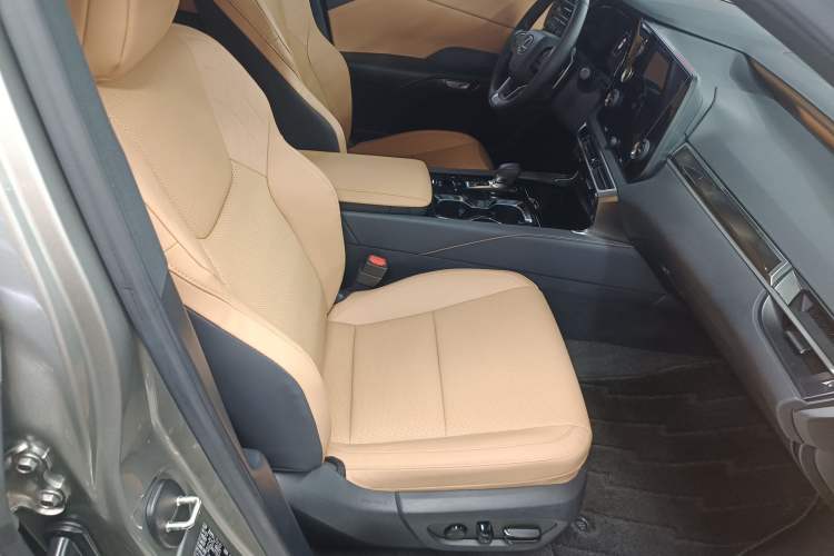 Used Lexus RX 2023 350h Two-Wheel Drive Enjoyment Version
