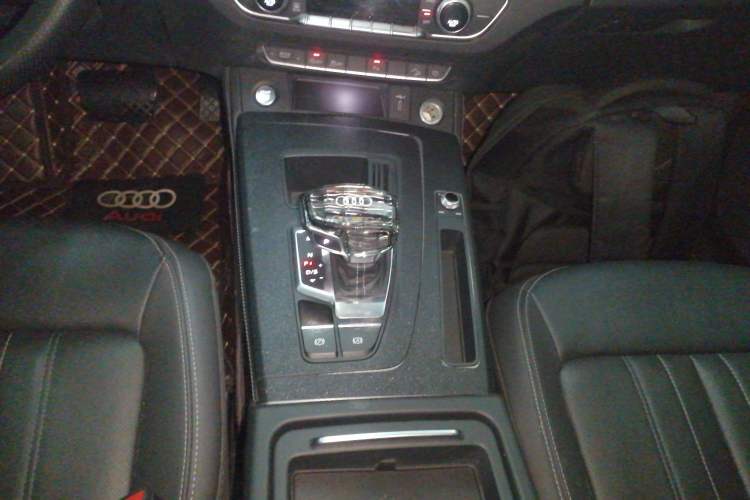 Used Audi Q5L 2022 40T Fashionable and Elegant Model
