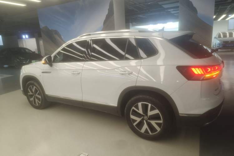 Used Volkswagen Tayron 2023 300TSI Two-Wheel-Drive Luxury Plus Advanced Edition
