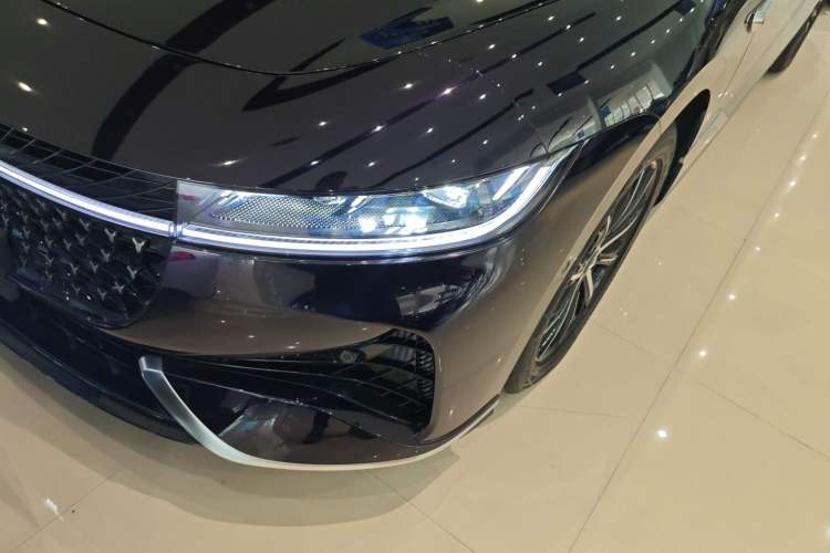 Used VOYAH PASSION 2024 PHEV Four-Wheel Drive Ultra-Long Range Executive Edition
