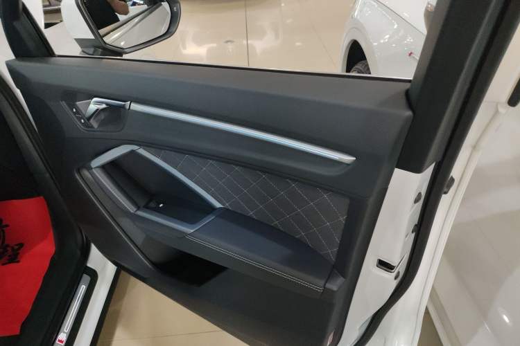 Used Audi Q3 2024 40 TFSI Fashion Dynamic Model
