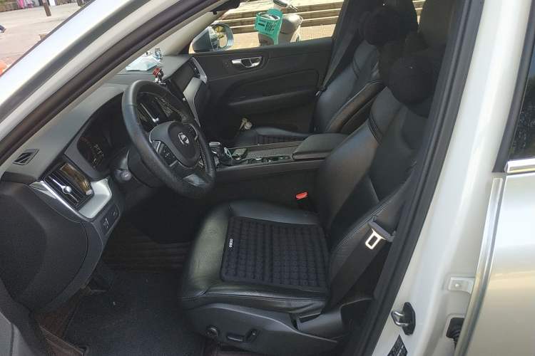 Used Volvo XC60 2019 T5 4x4 Smart Edition China V Standard
