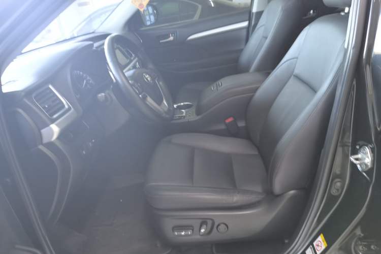 Used Toyota Highlander 2018 2.0T Two-Wheel Drive Luxury Edition 7 Seats China VI Standard
