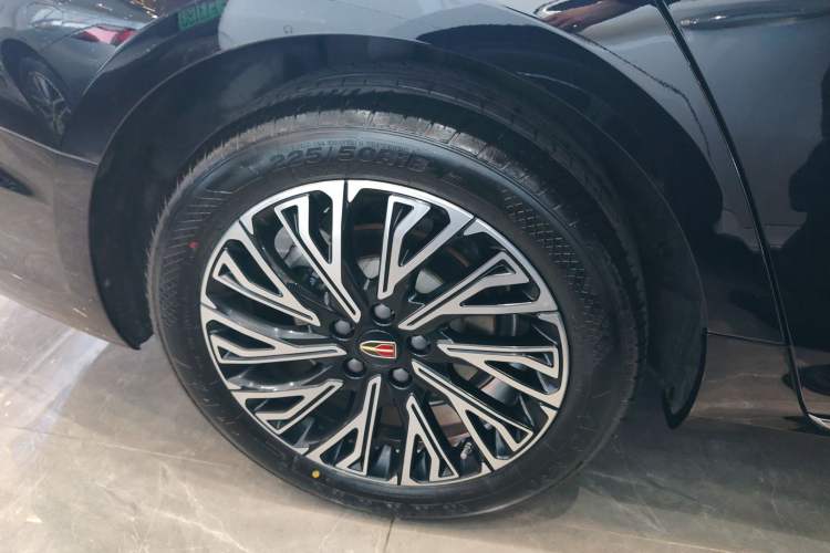 Used Hongqi H5 2025 2.0T Automatic Flag Edition – 500 000 Units Commemorative Version
