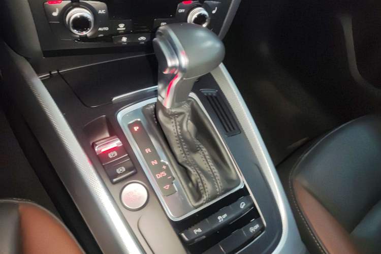 Used Audi Q5 2017 Plus 40 TFSI Technology Model
