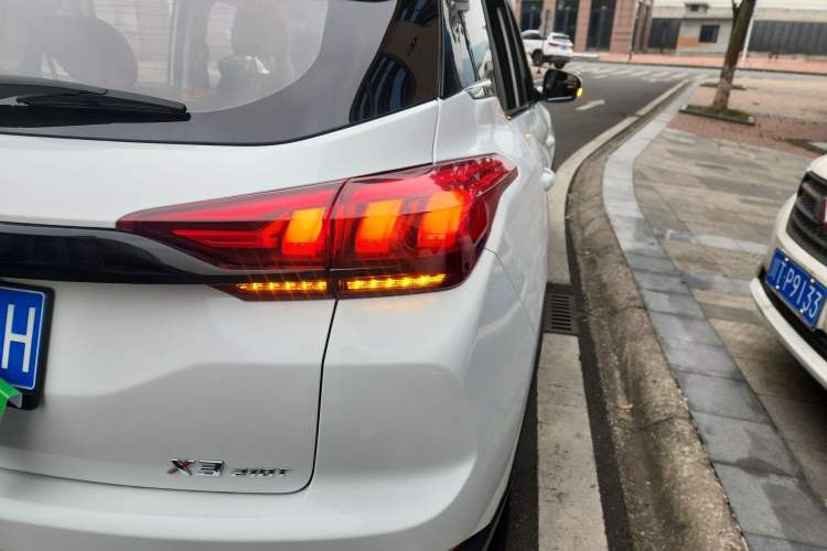 Used BAIC Beijing X3 2021 1.5T CVT Glory Edition
