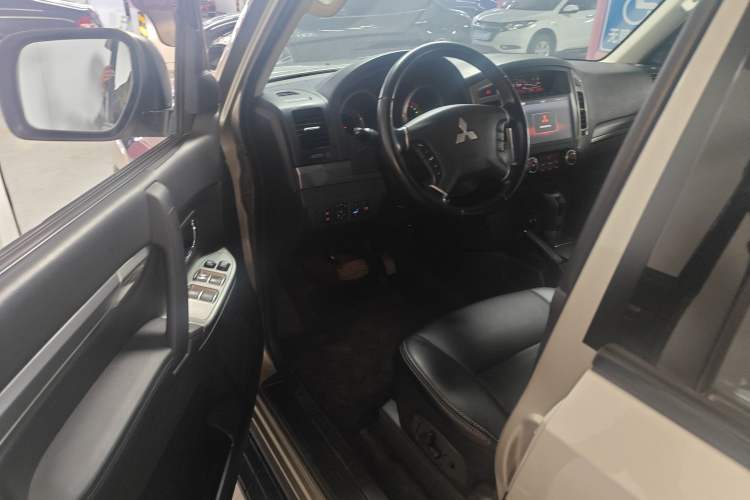 Used Mitsubishi Pajero 2016 3.0L Automatic Standard Version China V Standard
