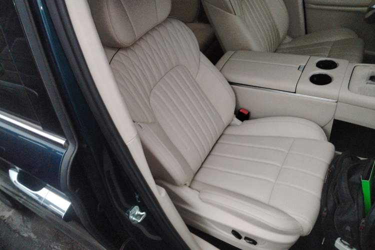 Used VOYAH Dream 2025 PHEV Four-Wheel-Drive Flagship Kunpeng Edition
