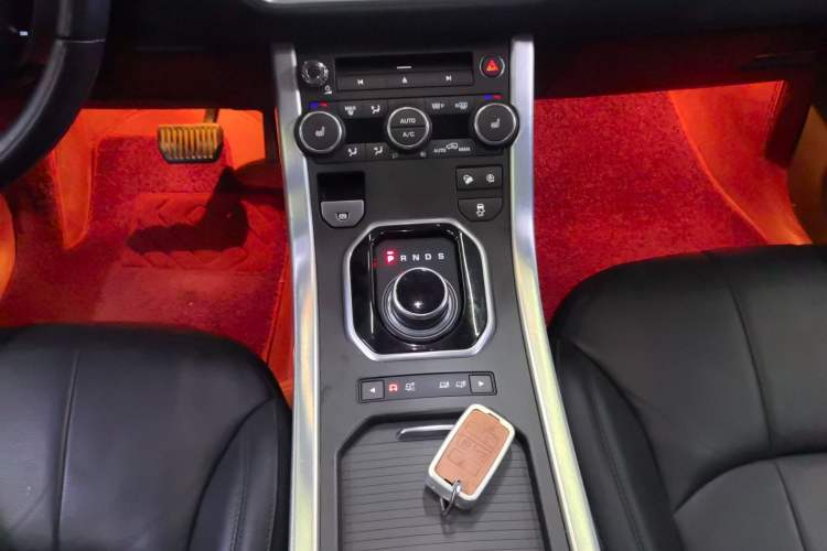 Used Land Rover Range Rover Evoque 2018 240 PS SE Smart Brilliance Edition