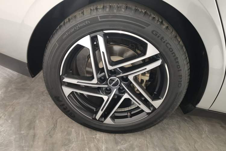 Used Roewe D7 2023 DMH 125km Flagship Edition
