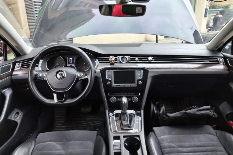 Used Volkswagen Magotan 2017 330TSI DSG Luxury Model
