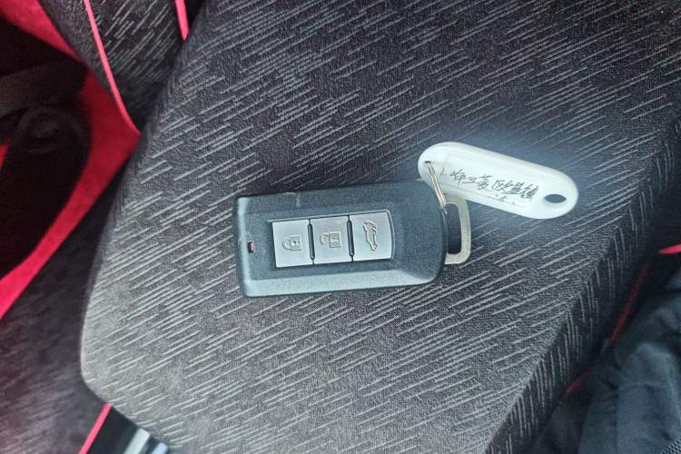 Used Mitsubishi Outlander 2019 2.4L 4x4 Zhi Xiang Edition 5 Seats China VI Standard