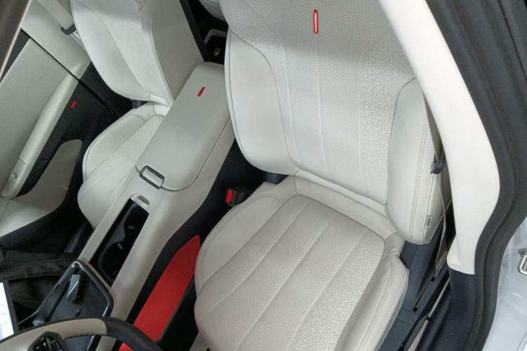 Used Lynk & Co 07 2024 EM-P 126 Long-Range Halo