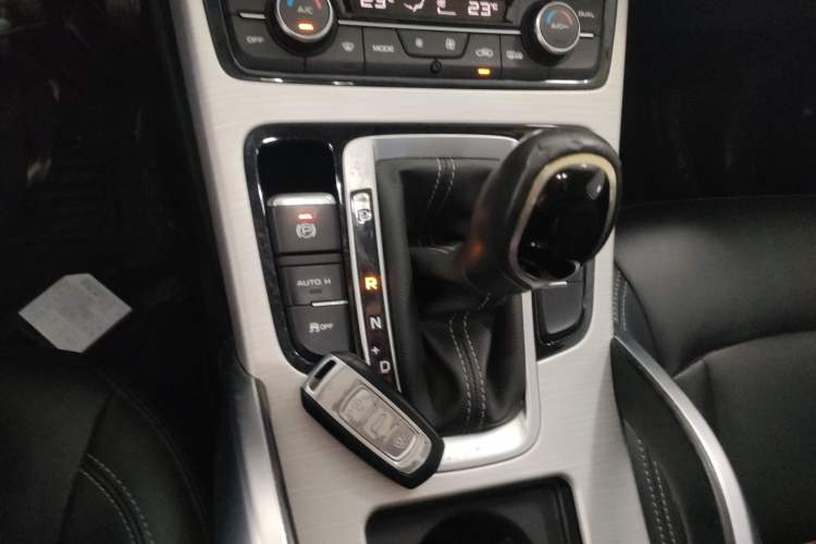 Used Geely Auto Emgrand X7 Sport 2018 1.8TD Automatic Two-Wheel Drive Zhiya Model
