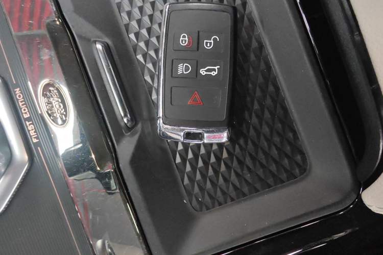 Used Land Rover Range Rover Evoque 2021 Range Rover Velar 249 PS R-Dynamic S Performance Edition