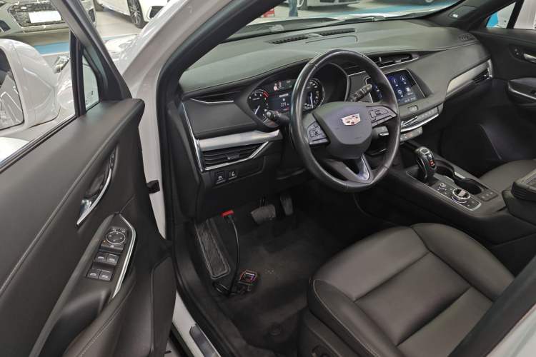 Used Cadillac XT4 2018 28T Two-Wheel Drive Leading Version
