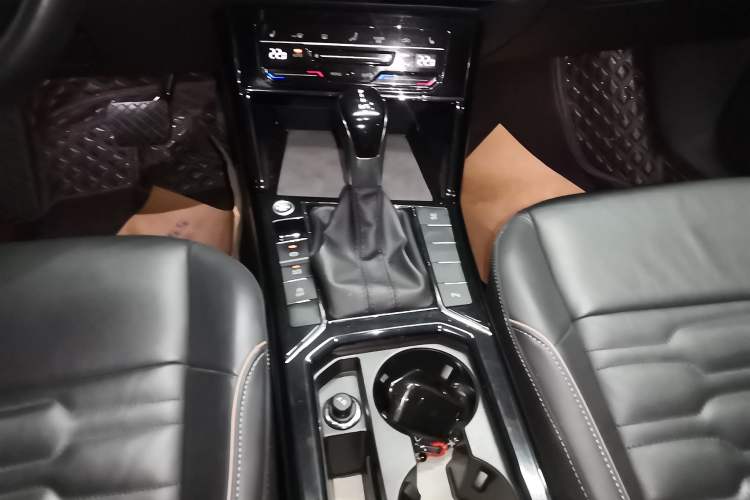 Used Volkswagen Passat 2020 Facelift 330TSI Elite Edition China VI Standard