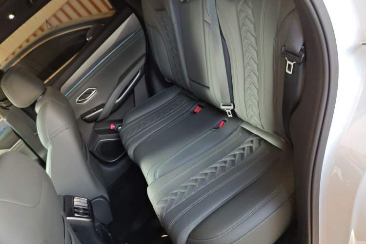 Used BYD Song L DM-i 2025 Intelligent Driving Version 160 km Beyond-Range Type
