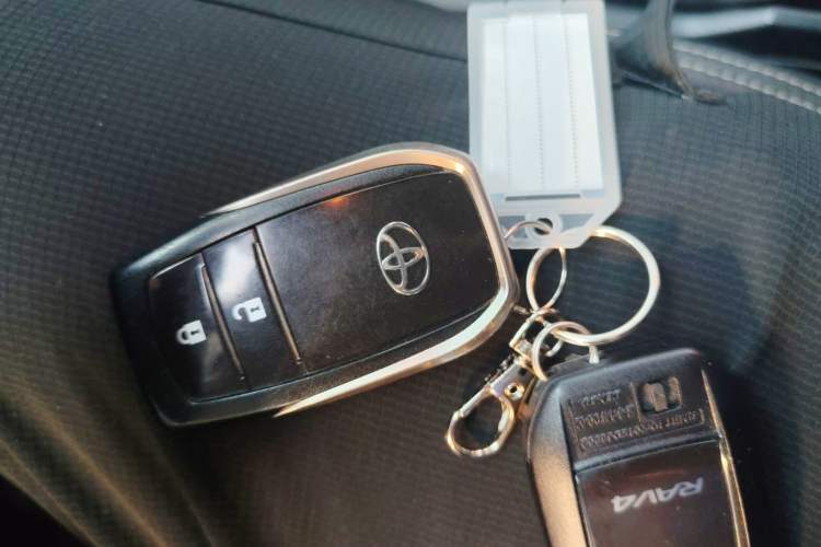 Used Toyota RAV4 2016 2.0L CVT Two-Wheel Drive Fashion Edition China V Standard
