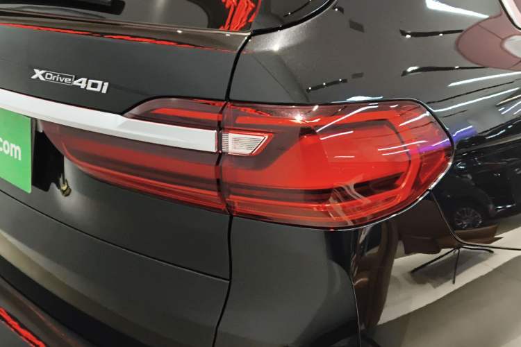 Used BMW X7 2022 xDrive40i Luxury Package with Premium Features
