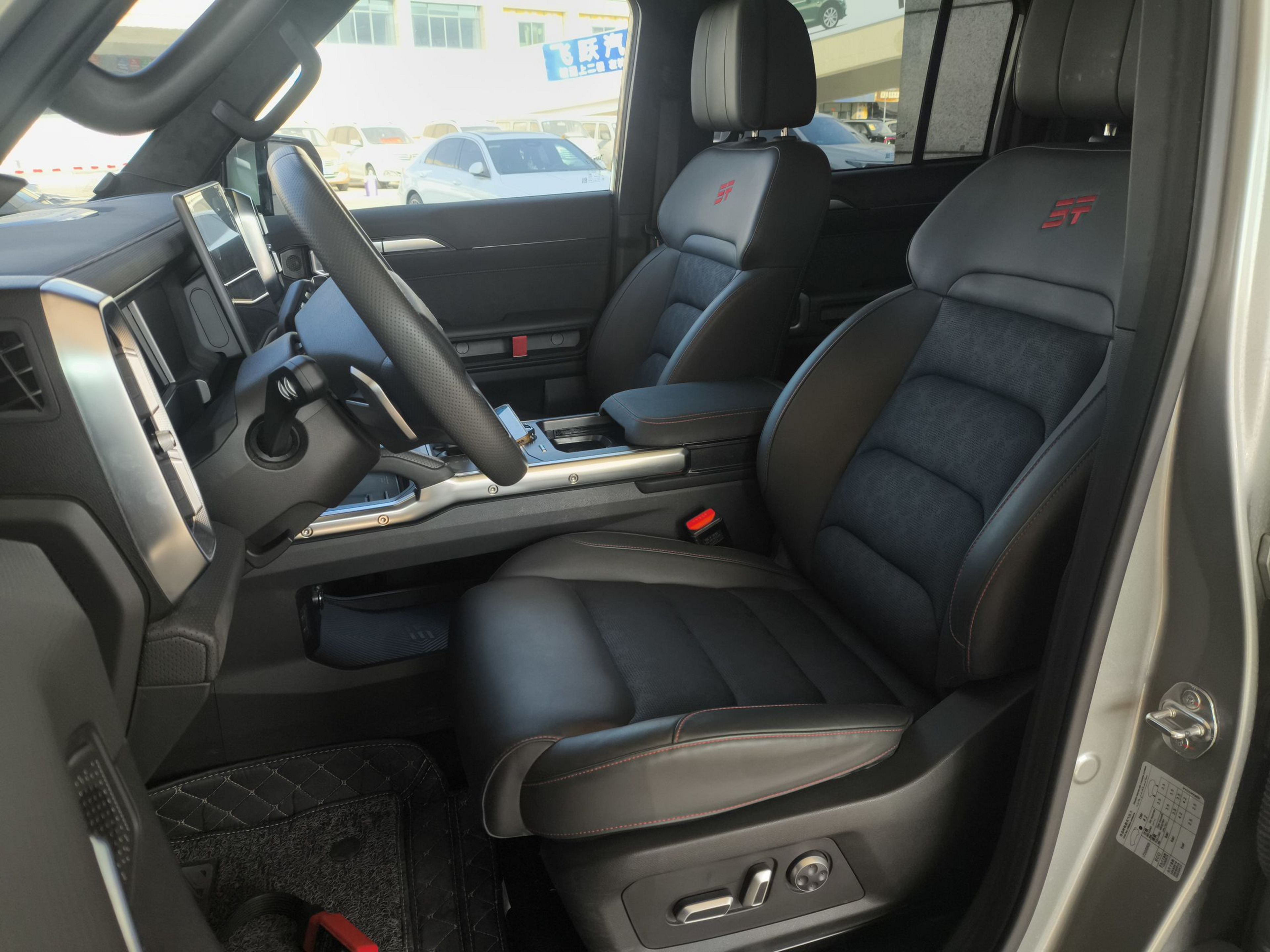 Переднее сиденье в автомобиле