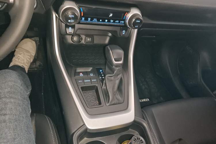 Used Toyota Wildlander 2022 2.0L CVT Two-Wheel Drive Luxury PLUS Edition