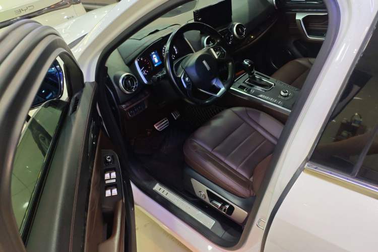 Used Wey VV5 2019 Upgraded Model 2.0T Two-Wheel Drive Ultra-Luxury Version China V Standard
