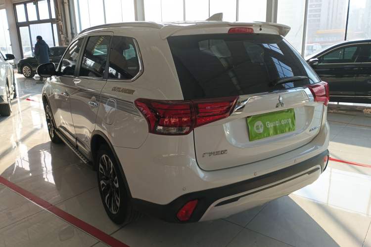 Used Mitsubishi Outlander 2019 2.4L 4x4 Zhi Xiang Edition 5 Seats China VI Standard