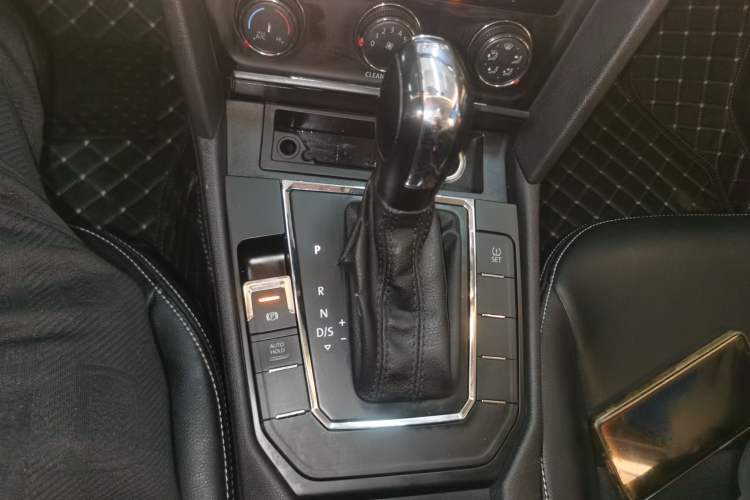 Used Volkswagen Lamando 2015 230TSI DSG Fashion Edition
