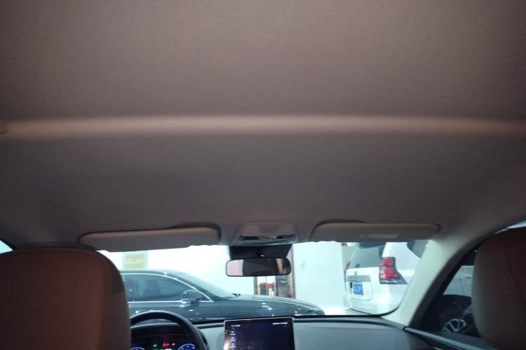 Used Hongqi E-QM5 2024 610 km PLUS
