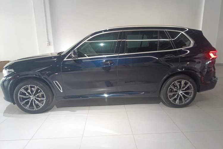 Used BMW X5 2022 Restyled xDrive 30Li Luxury Version M Sport Package