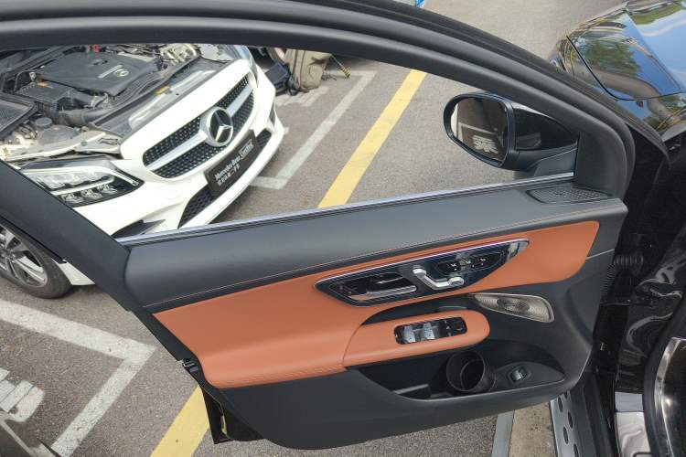 Used Mercedes-Benz GLC 2024 Refreshed GLC 300 L 4MATIC Dynamic Version 5 Seats
