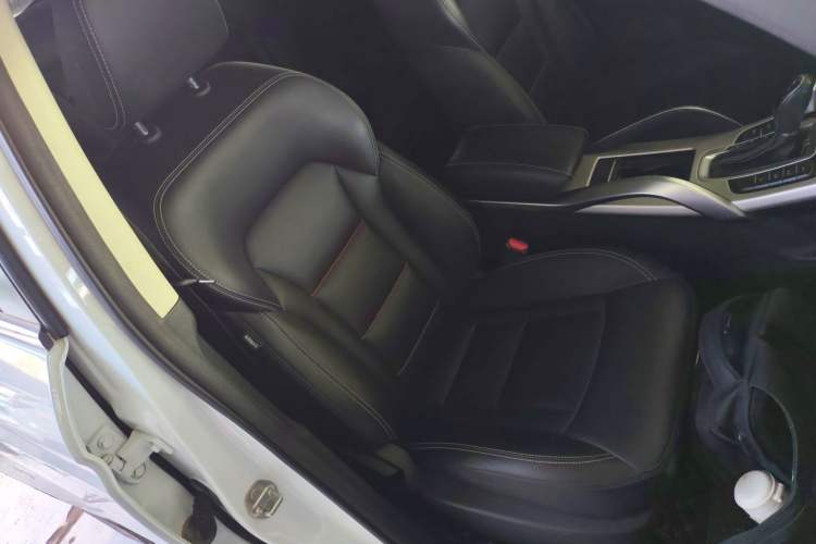 Used Geely Auto Emgrand X7 Sport 2018 1.8TD Automatic Two-Wheel Drive Smart Connect 4G Internet Edition
