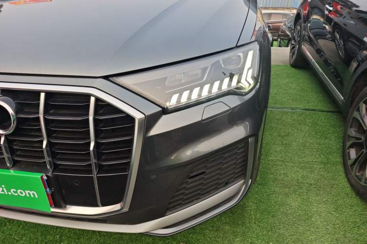 Used Audi Q7 2021 45 TFSI quattro S line Sport model
