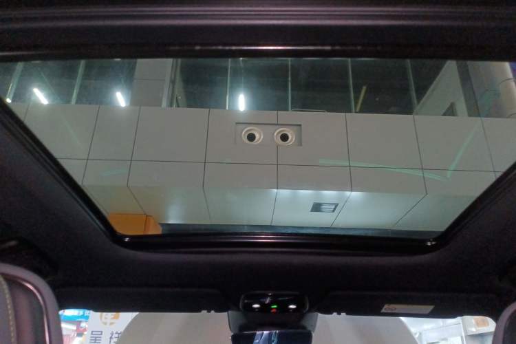 Used Lynk & Co 08 EM-P 2025 120km Long-Range Pro
