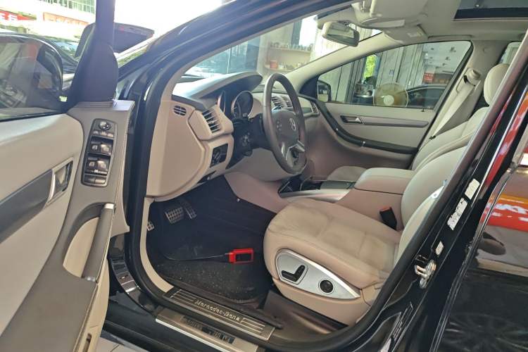 Used Mercedes-Benz R-Class 2014 R 320 4MATIC Business Model