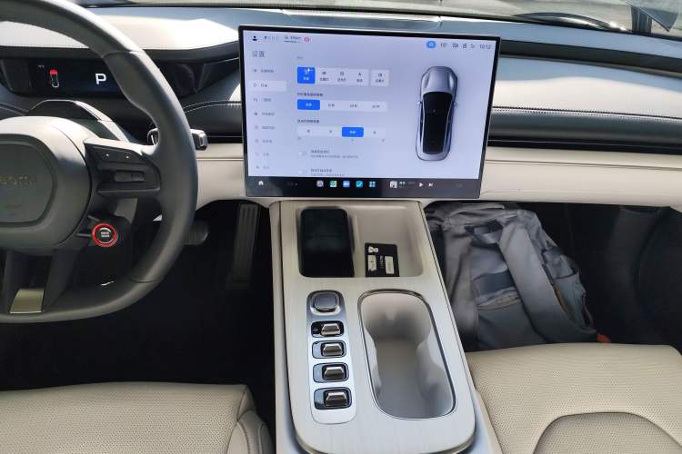 Used  SU7 2024 Rear-Drive Ultra-Long Range Advanced Pro-Level Intelligent Driving Version
