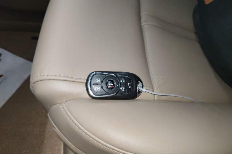 Used Buick GL8 2021 ES Landtrek 653T Luxury Model
