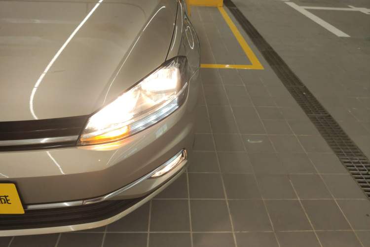 Used Volkswagen Golf 2018 230TSI Automatic Luxury Version
